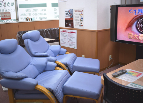 ゆうじろう整骨院の待合室画像(上野駅の整体コラムのおすすめ画像)
