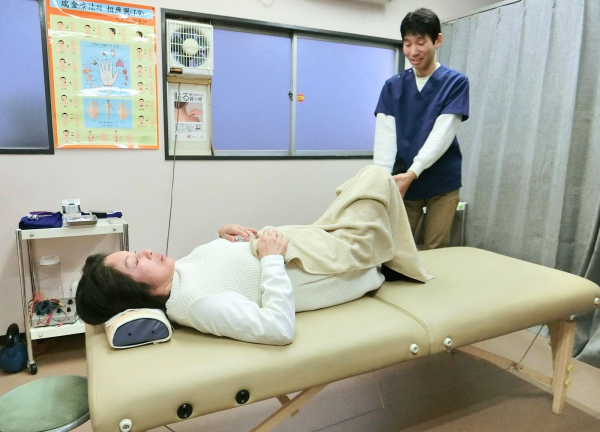 ほった鍼灸治療院の施術風景画像(藤沢駅の整体コラムのおすすめ画像)