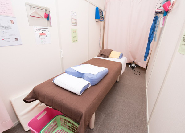 かたの鍼灸整骨院の施術ベッドの画像(尼崎市の整体コラムのおすすめ画像)