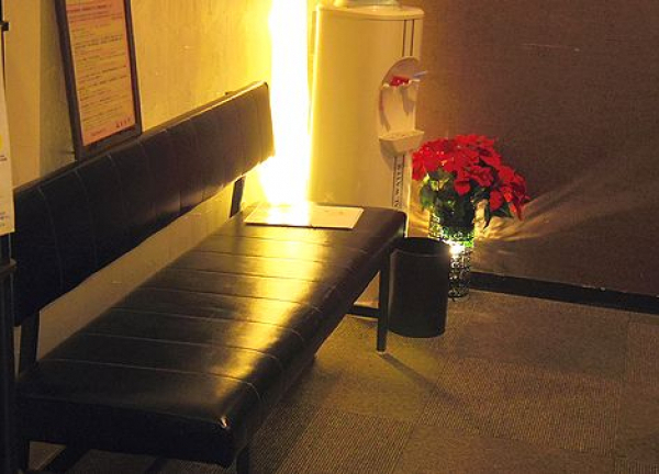 鍼灸整骨院イズミの待合室画像(福岡市中央区の鍼灸院(美容鍼)コラムのおすすめ画像)
