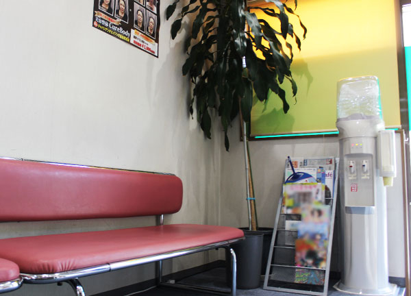 カリヤ鍼灸整骨院の待合室画像
