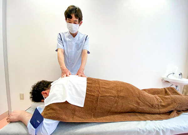 鍼灸マッサージ院わくわく　名古屋の施施術風景画像(名古屋市の整体コラムのおすすめ画像)