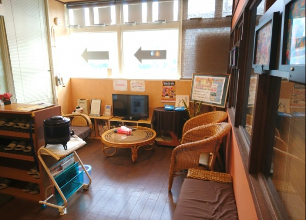 南洋堂接骨院・鍼灸院の待合室画像(沖縄県の整体コラムのおすすめ画像)