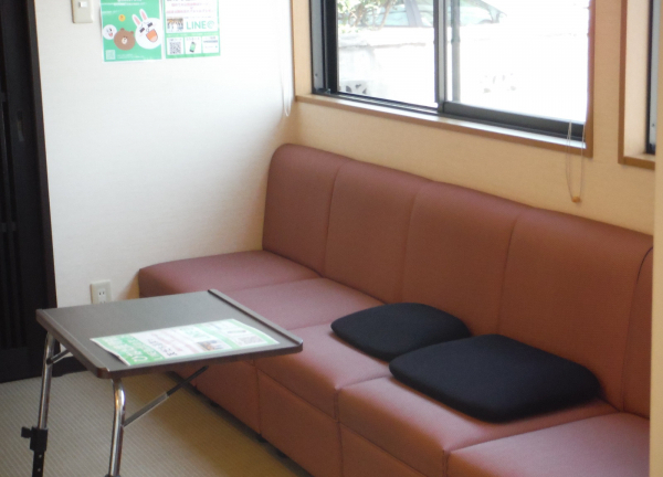 ひなた接骨院の待合室画像(石川県の整体コラムのおすすめ画像)