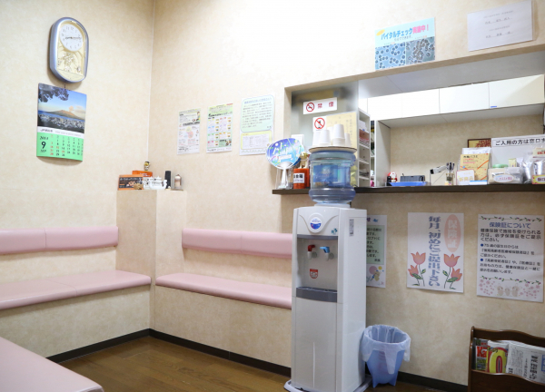 とみひさ鍼灸整骨院の待合室画像(兵庫県の鍼灸院(美容鍼)コラムのおすすめ画像)