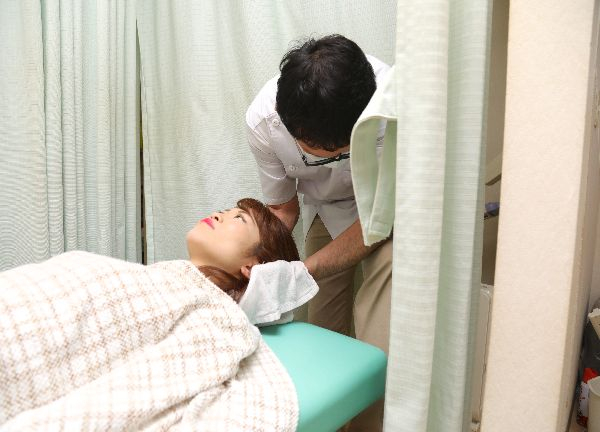 もりもと鍼灸整骨院の施術風景画像02(奈良県の鍼灸院(美容鍼)コラムのおすすめ画像)