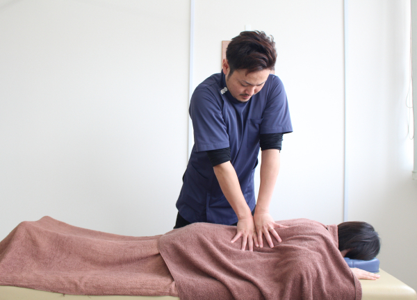 よみうりランド鍼灸整骨院の施術風景画像(川崎市の整体コラムのおすすめ画像)