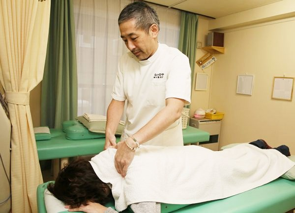なかのや鍼灸整骨院　麻生院の施術風景画像(北海道の整体コラムのおすすめ画像)