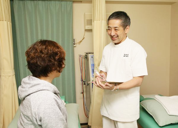 なかのや鍼灸整骨院　麻生院のカウンセリング風景画像(北海道の整体コラムのおすすめ画像)