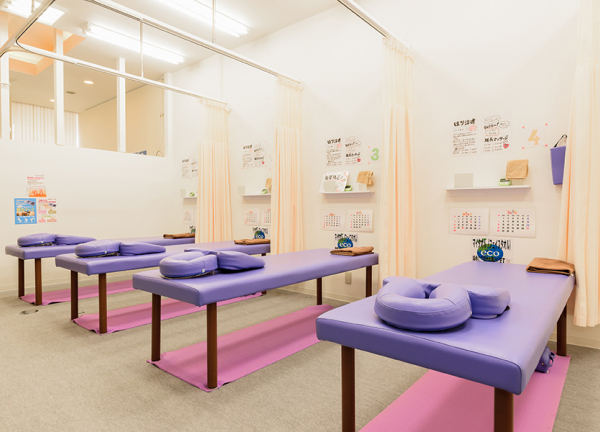 えん鍼灸整骨院の施術室の風景画像(滋賀県の整体コラムのおすすめ画像)