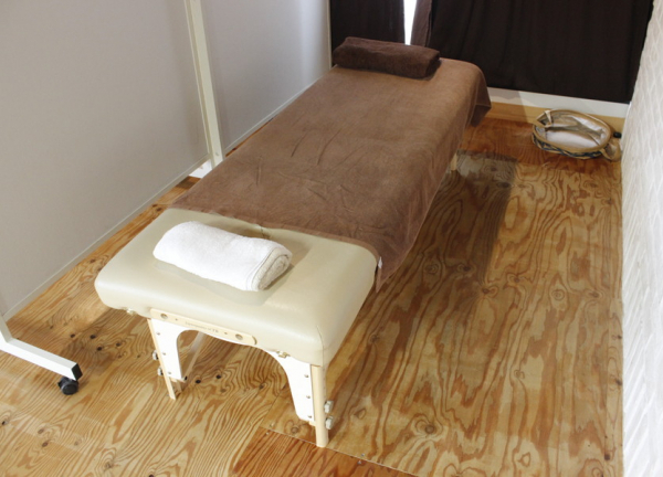 本田鍼灸整骨院　奈良大宮町院の施術ベッド画像