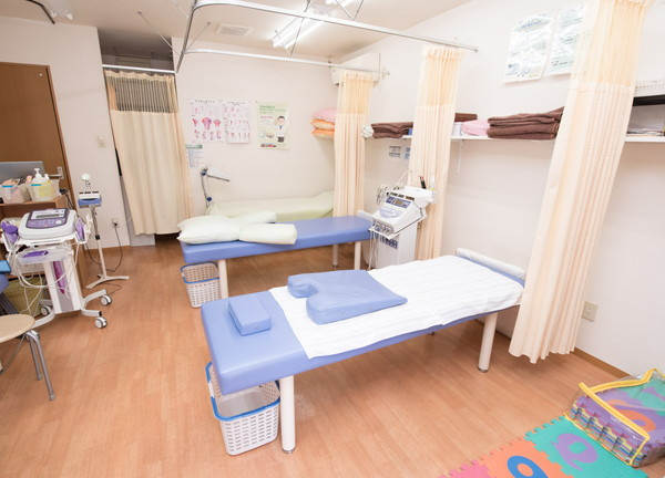 しばた接骨院の施術ベッドの画像(兵庫県の接骨院・整骨院コラムのおすすめ画像)