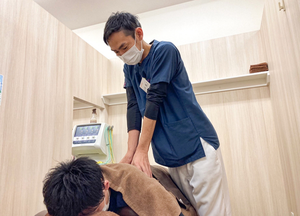 じん鍼灸整骨院　ゆいの杜院の施術風景画像(栃木県の整体コラムのおすすめ画像)